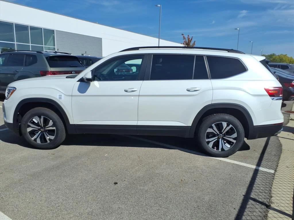 Certified Used 2026 Opal White Pearl (0p0p) Volkswagen 2.0T SE 4MOTION image 4