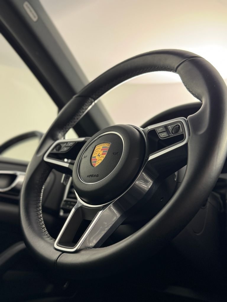 Used 2018 Moonlight Blue Metallic Porsche Base image 30