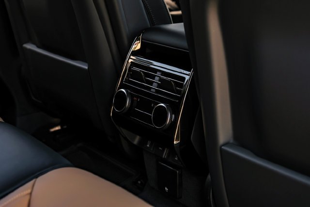 New 2027 Fuji White Land Rover Dynamic SE image 50