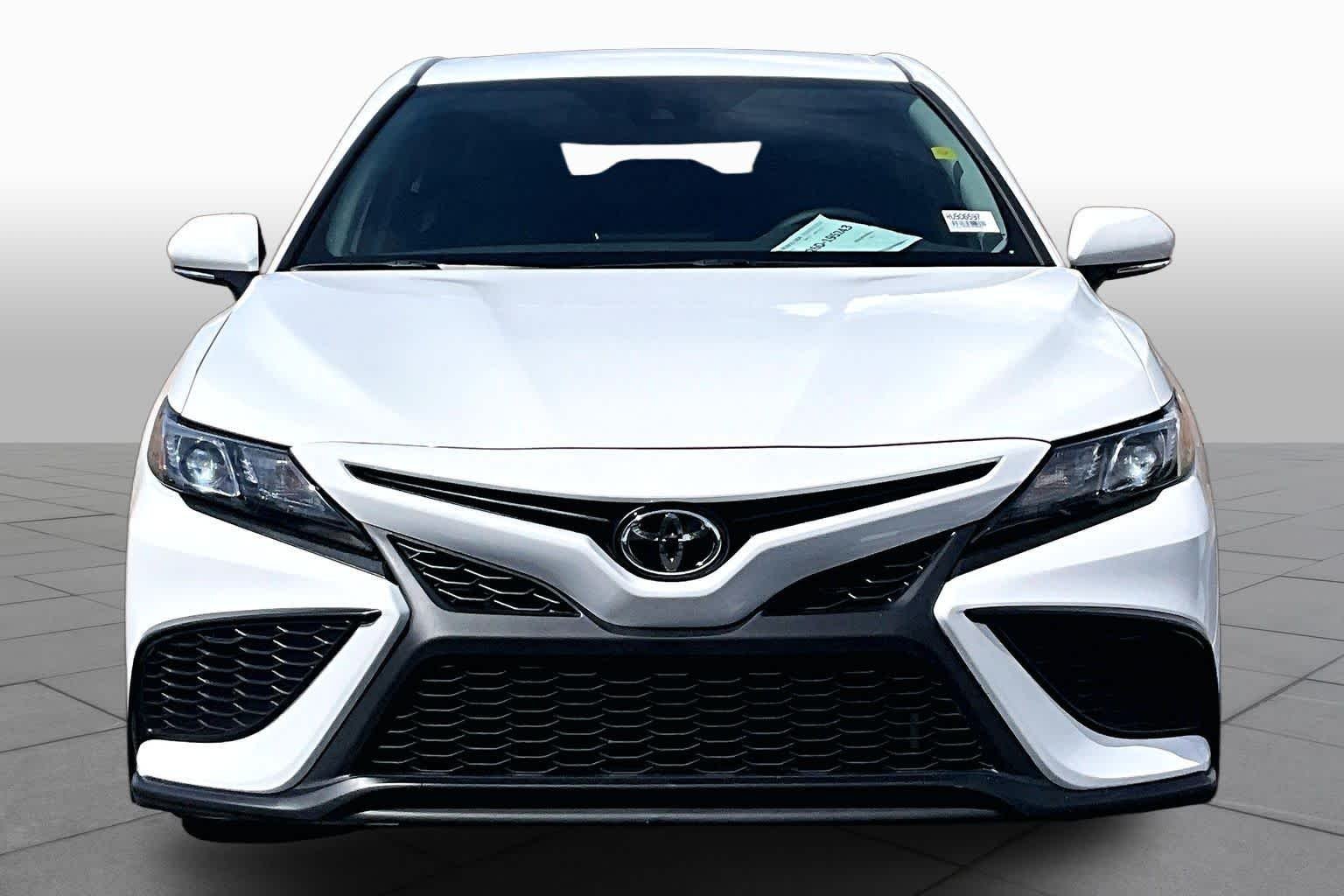 Used 2024 Ice Cap Toyota SE image 4