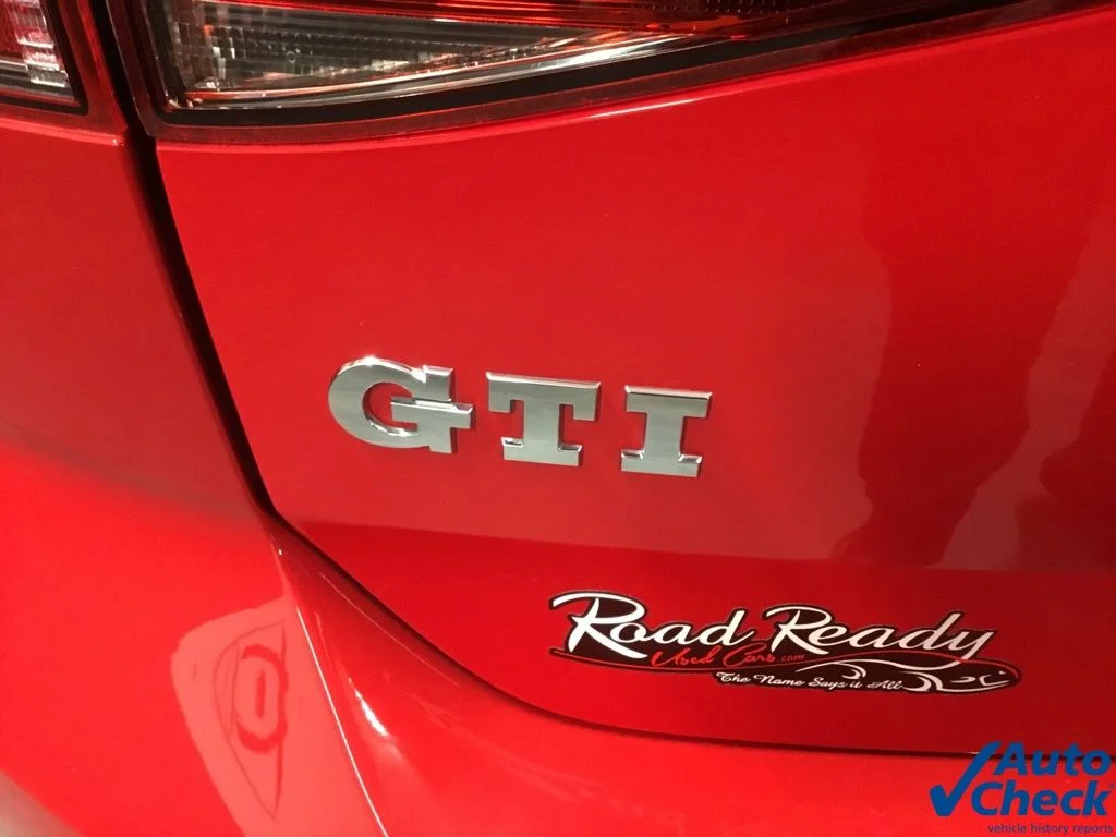 Used 2015 Red Volkswagen 2.0T SE image 14