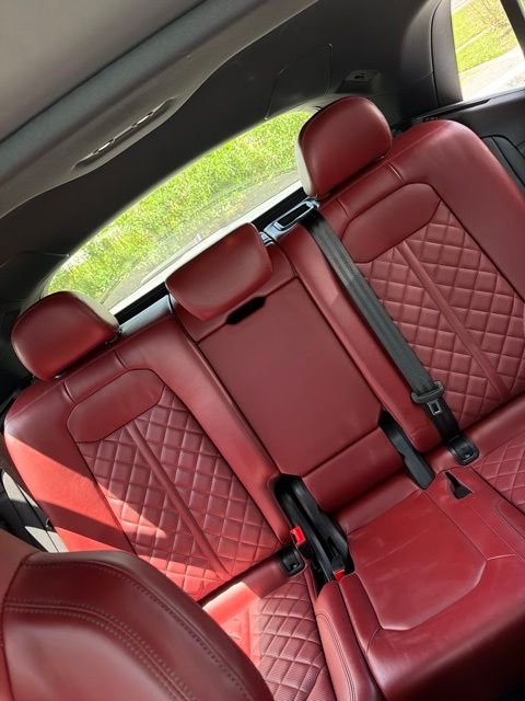 Used 2023  Audi 4.0T Premium Plus image 4