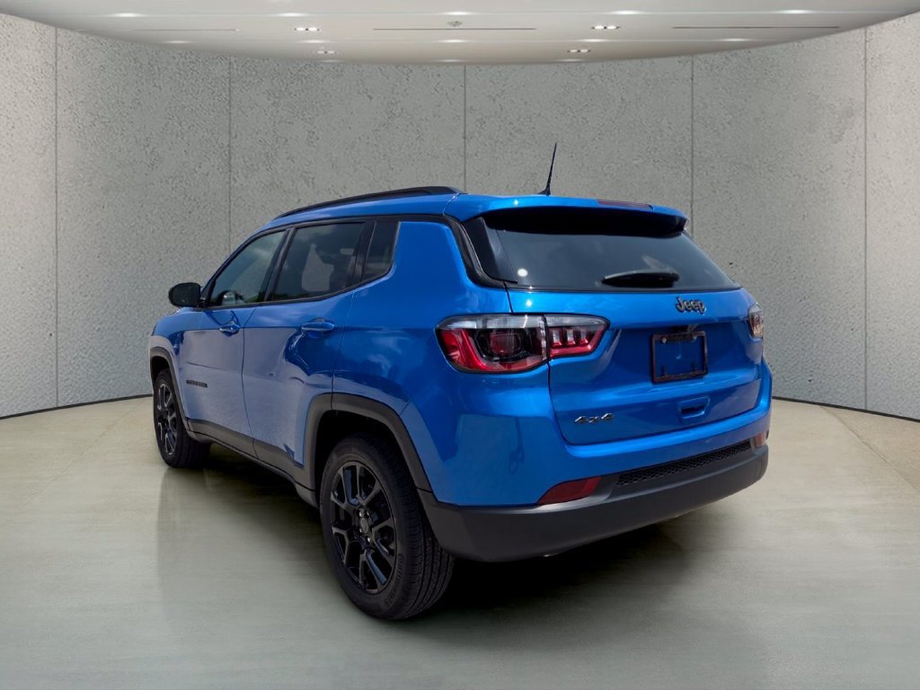 New 2026 Hydro Blue Pearl-Coat Exterior Paint Jeep Latitude Altitude image 7