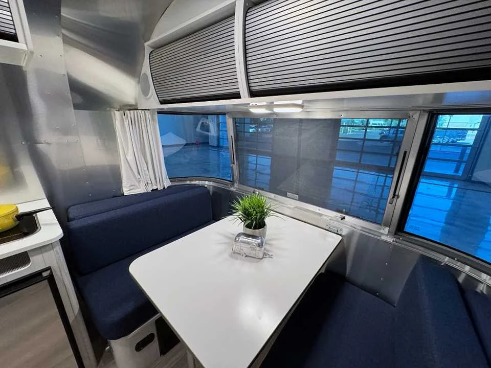 Used 2025  AIRSTREAM  image 23