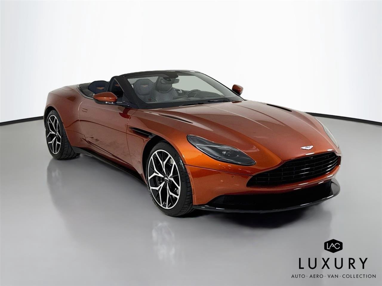 Used 2019 Cinnabar Orange Aston Martin Volante image 3