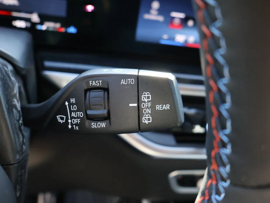 New 2026 Black Sapphire Metallic BMW M60i image 39