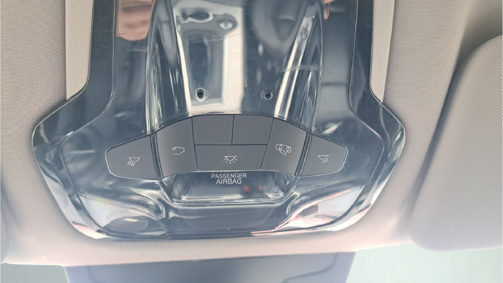 Used 2018 Red Alfa Romeo Base image 25