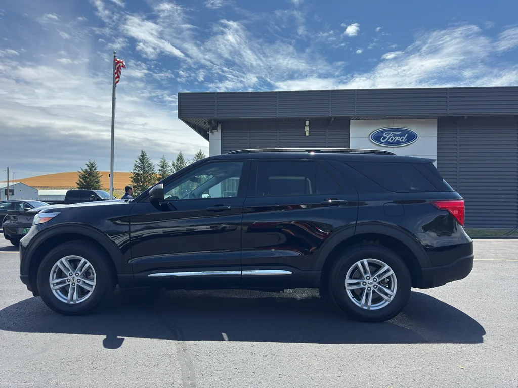Certified Used 2021 Agate Black Metallic Ford XLT image 3