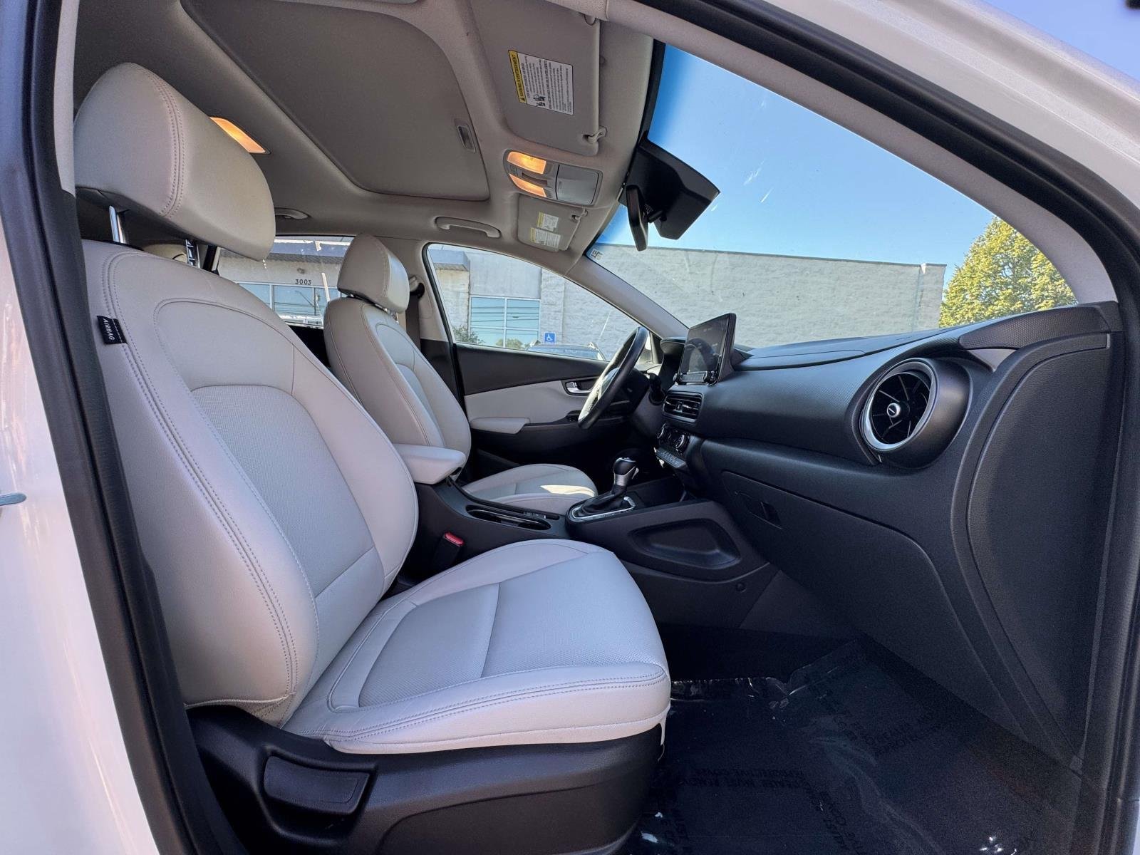 Used 2023 Lunar White Hyundai Limited image 9