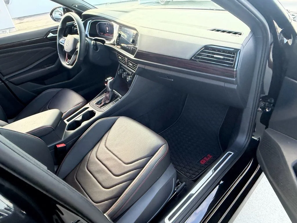 Used 2024 Deep Black Pearl Effect Volkswagen 2.0T Autobahn image 19