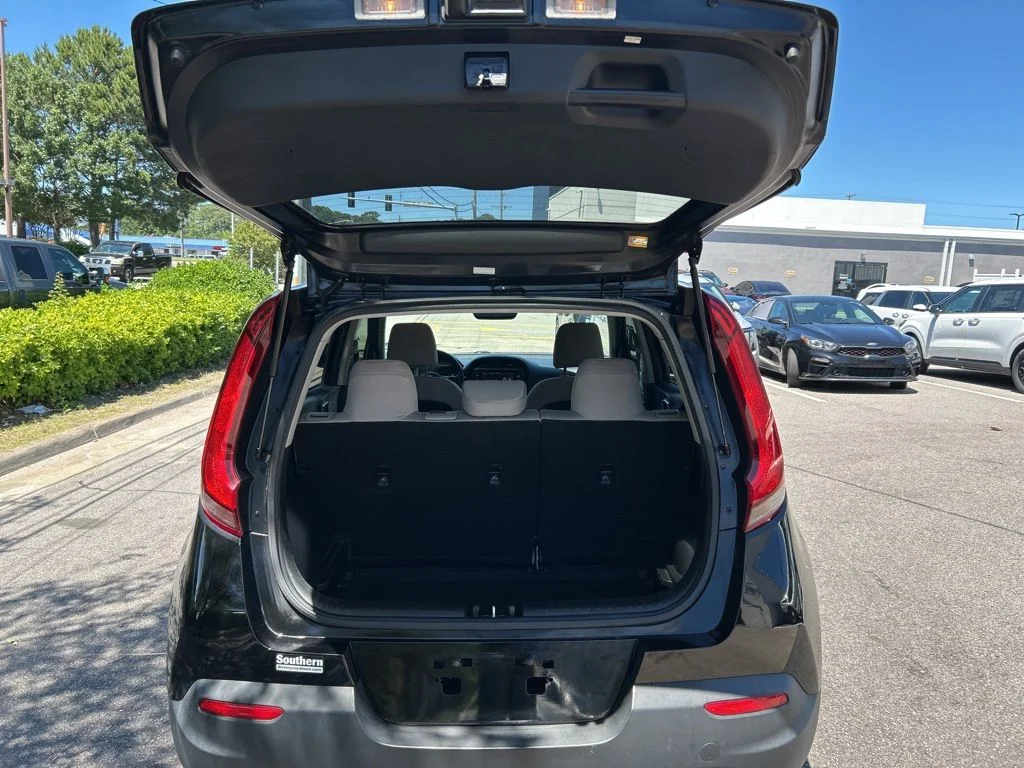 Used 2022 Black Kia LX image 8