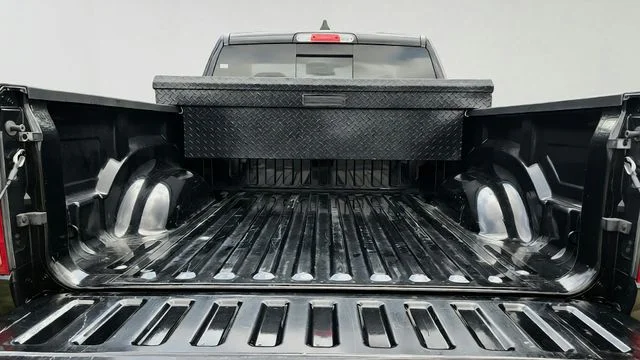 Used 2023 Diamond Black Ram Limited image 21