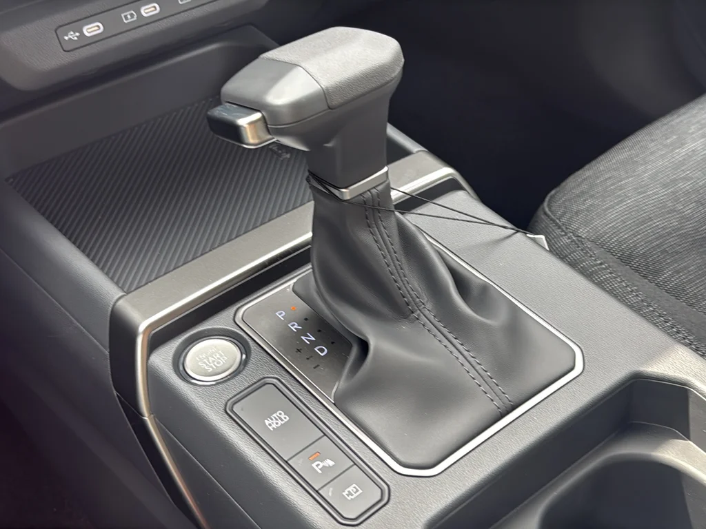 New 2027 Snow White Pearl Kia LX image 41