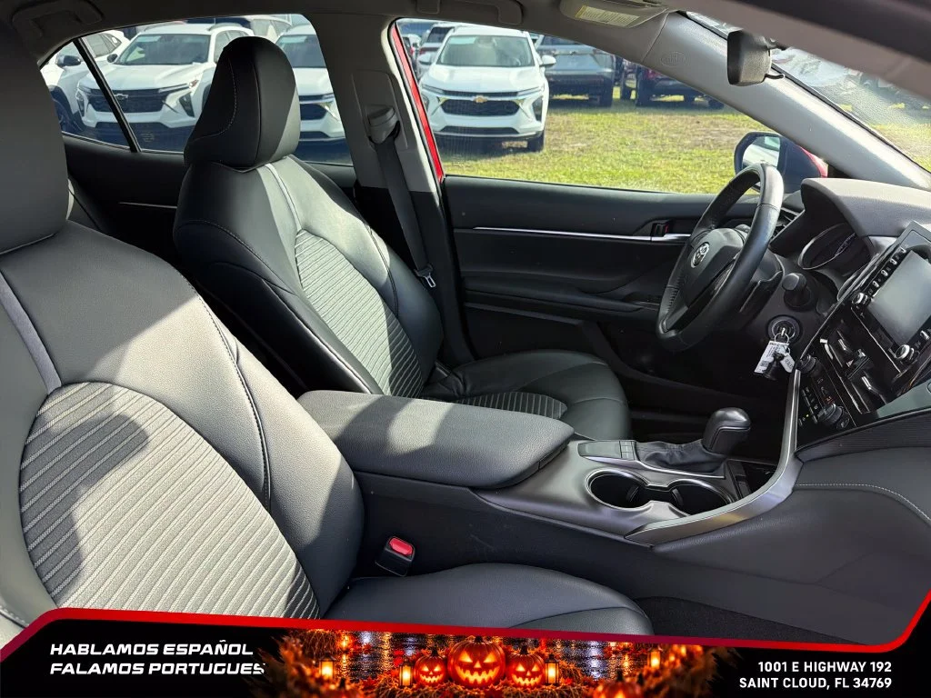 Used 2024  Toyota SE image 31
