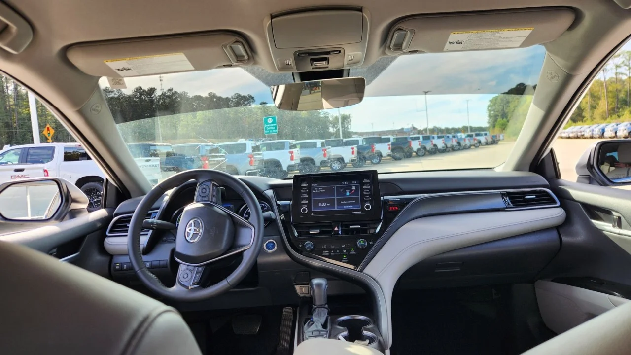 Used 2024  Toyota Hybrid SE image 12