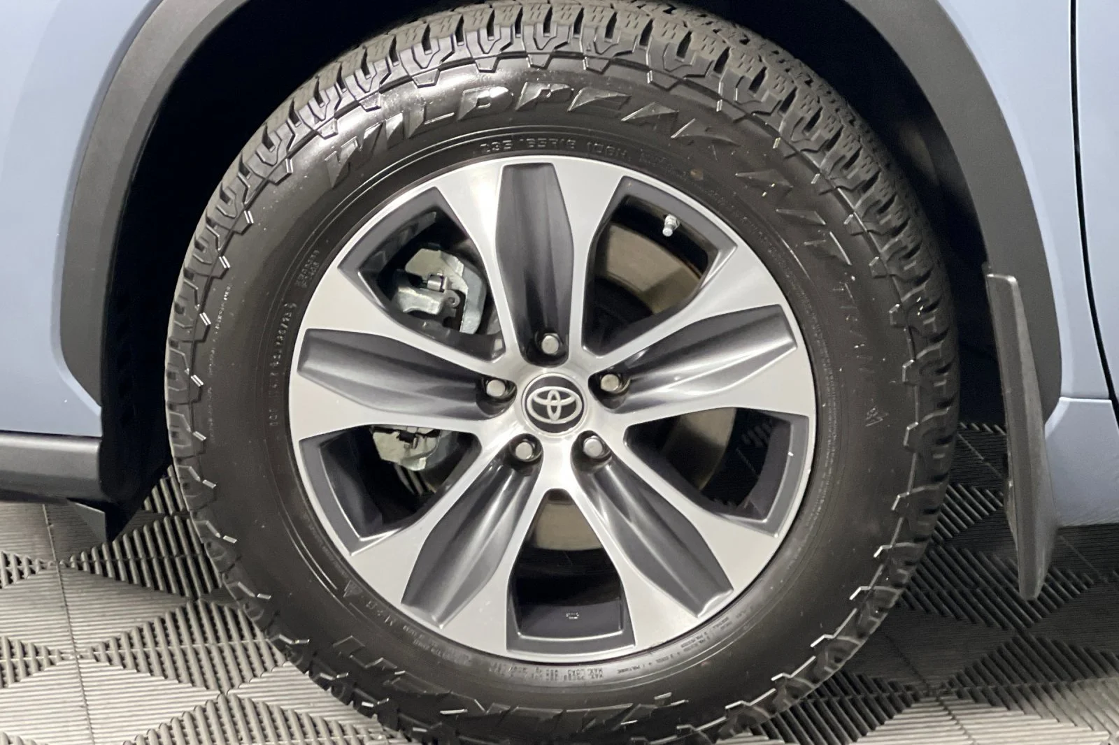 Used 2022 Moon Dust Toyota Hybrid XLE image 34