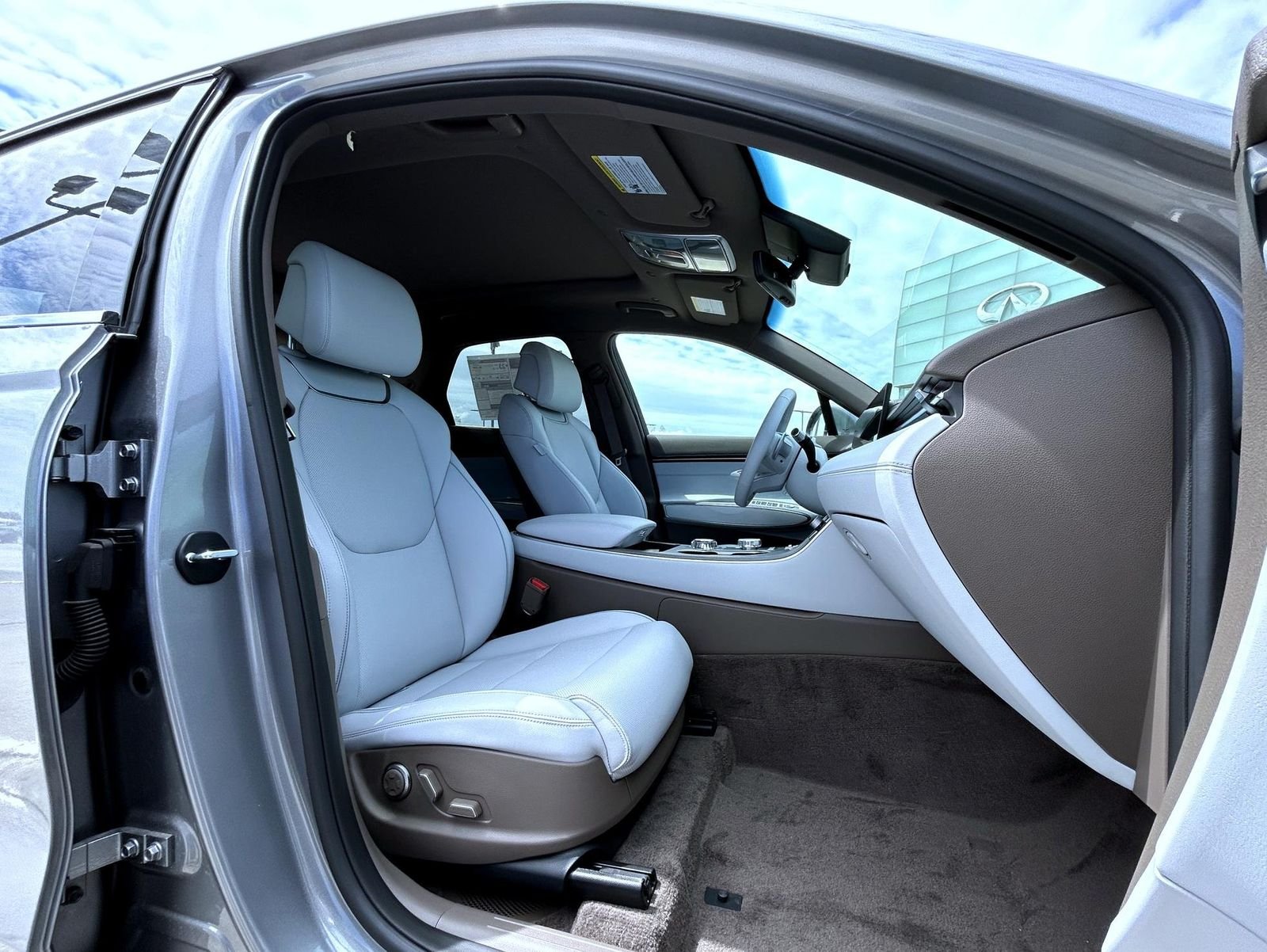 New 2026 Silver Genesis 2.5T Advanced image 15