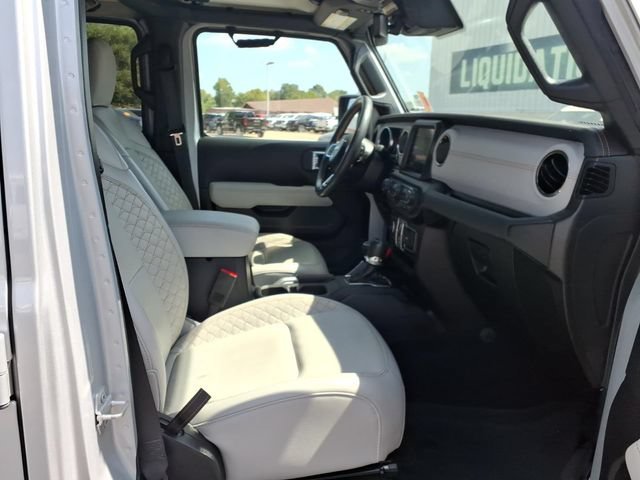 Used 2023  Jeep High Altitude image 18