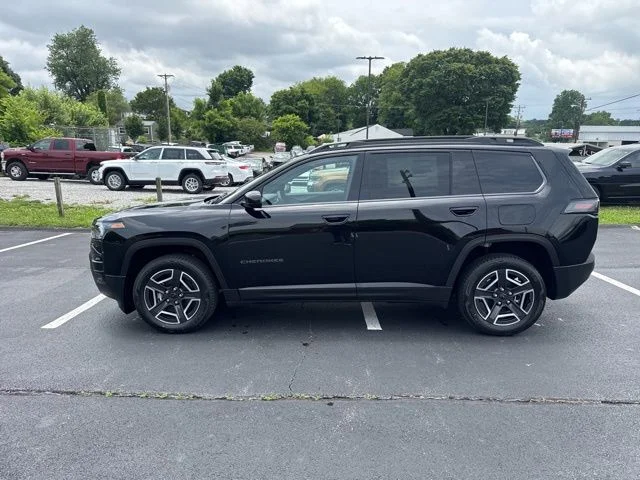 New 2026 Diamond Black Crystal Pearl-Coat Exterior Paint Jeep Laredo image 4