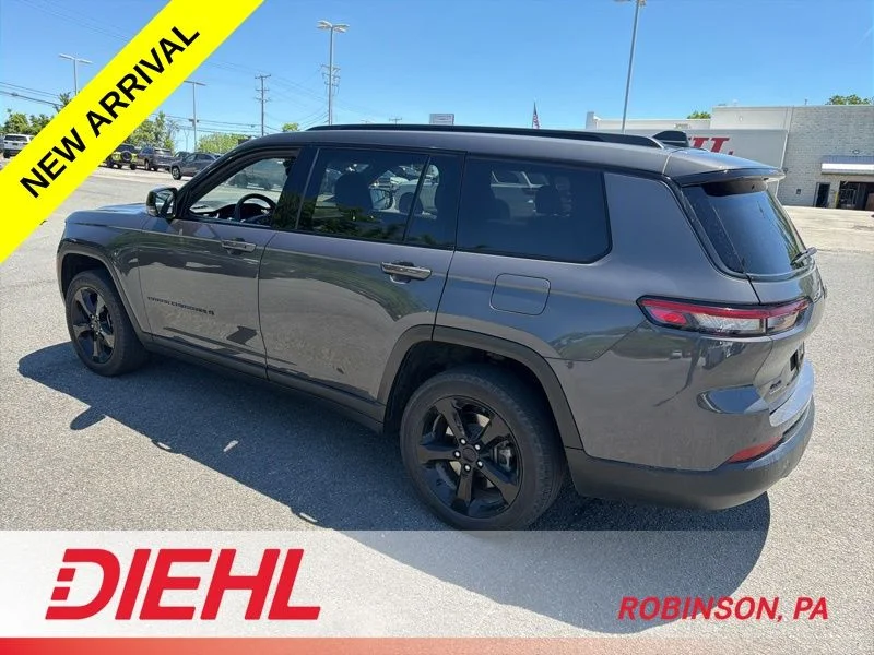 Used 2023 Gray Jeep Altitude image 7