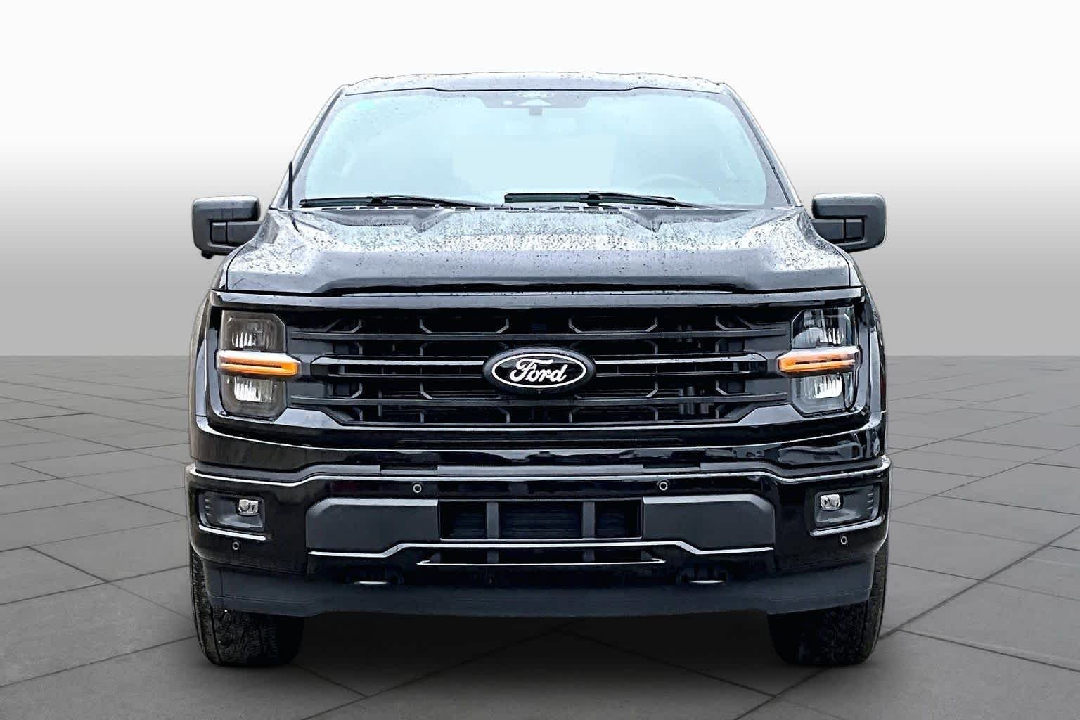 Used 2025 Agate Black Metallic Ford XLT image 4