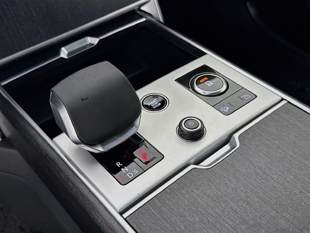 New 2027 Fuji White Land Rover SE image 17