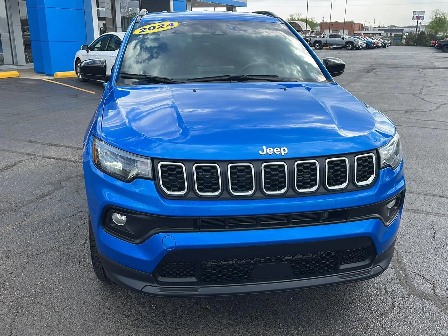 Used 2024 Hydro Blue Pearlcoat Jeep Latitude Lux image 8