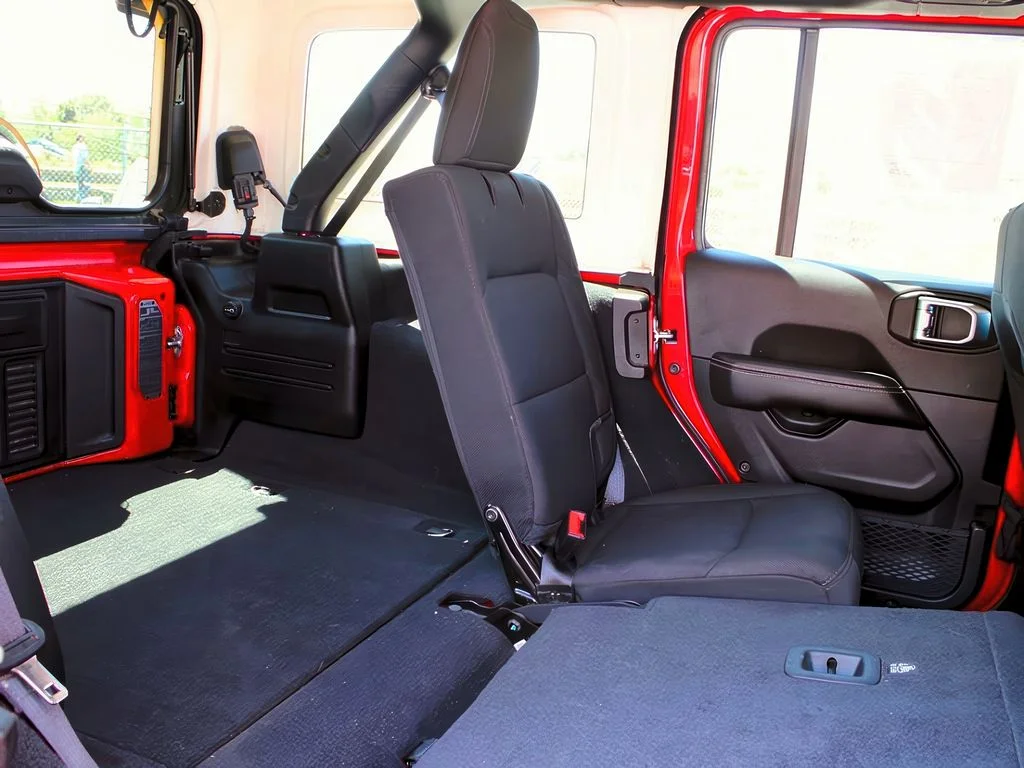 2023 Jeep Wrangler 4-Door Sahara - Photo 28