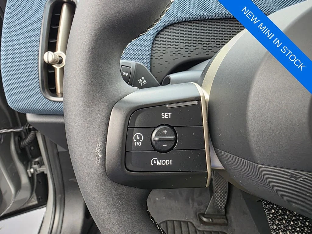 New 2026 Silver MINI Signature Plus image 16