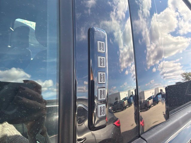 Used 2022 Black Ford XLT image 3