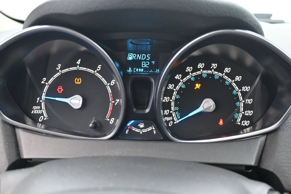 Used 2015 Red Ford SE image 9