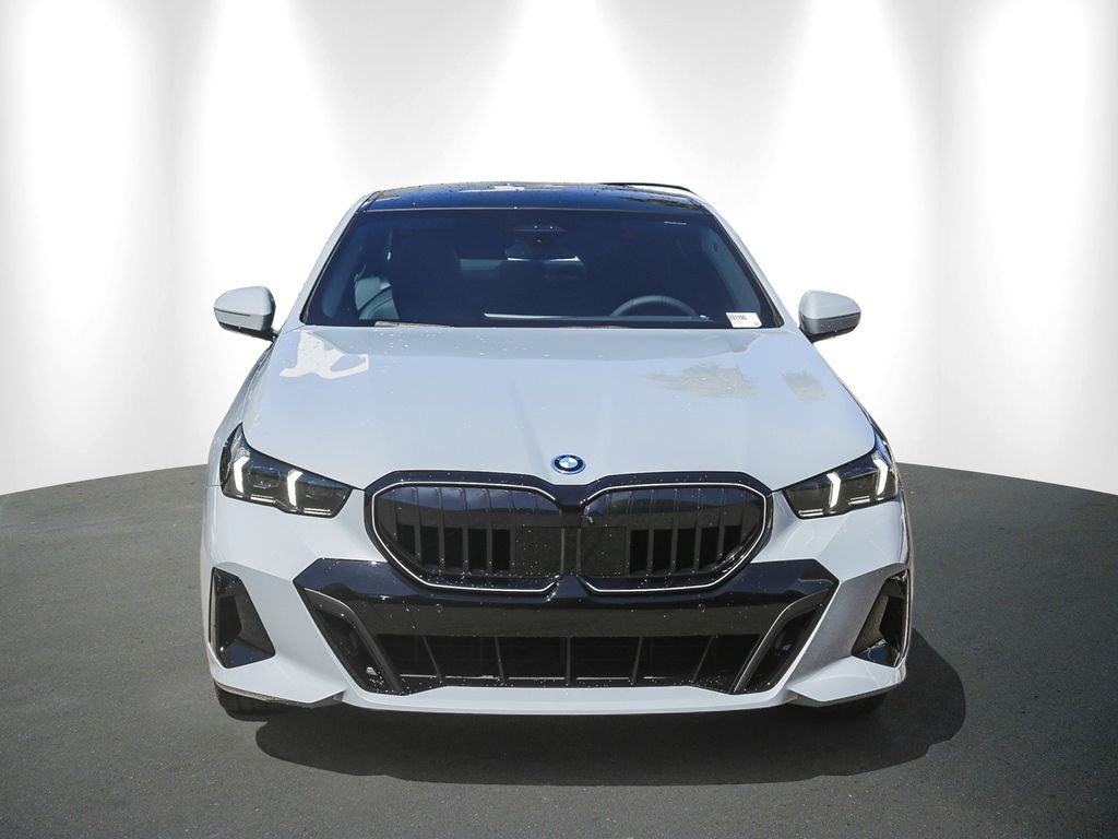 New 2027 Brooklyn Grey Metallic BMW 550e xDrive image 2