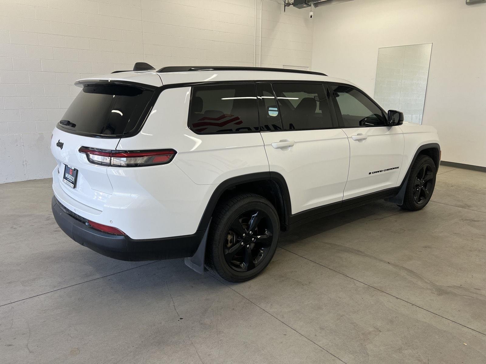 Used 2022 Bright White Clearcoat Jeep Altitude image 4