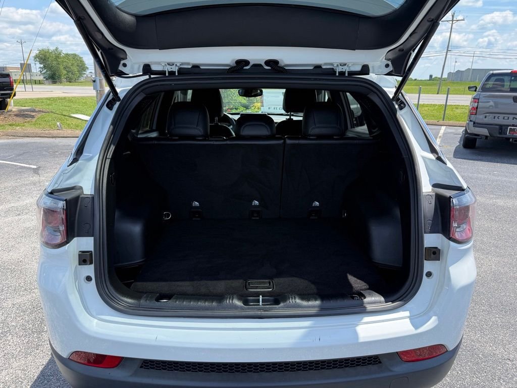 Used 2024 White Jeep Latitude image 36