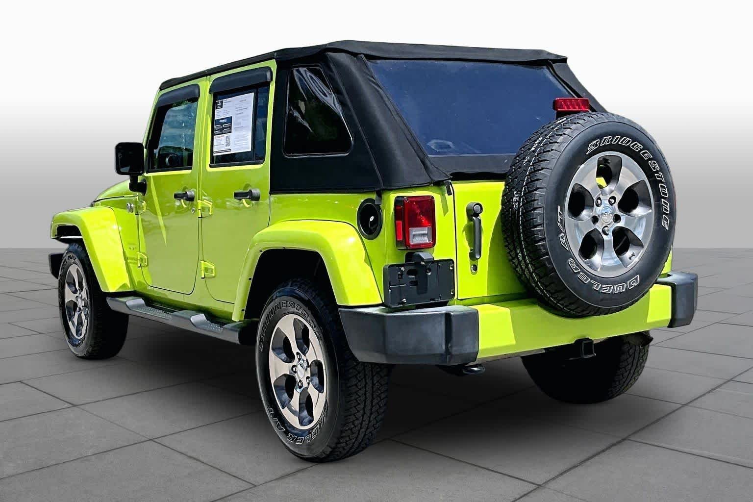 Used 2016 Hypergreen Clearcoat Jeep Sahara image 11