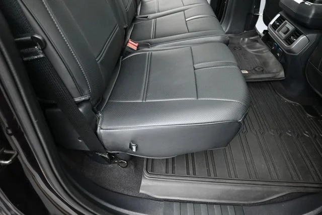 Certified Used 2023 Avalanche Ford XLT image 28