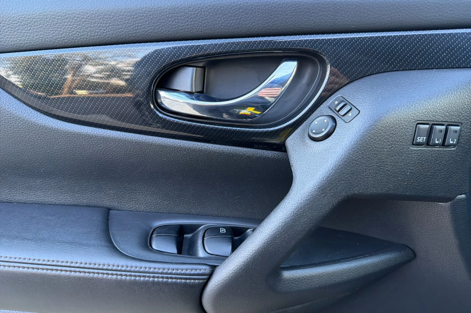 Used 2019 Caspian Blue Metallic Nissan SL image 9
