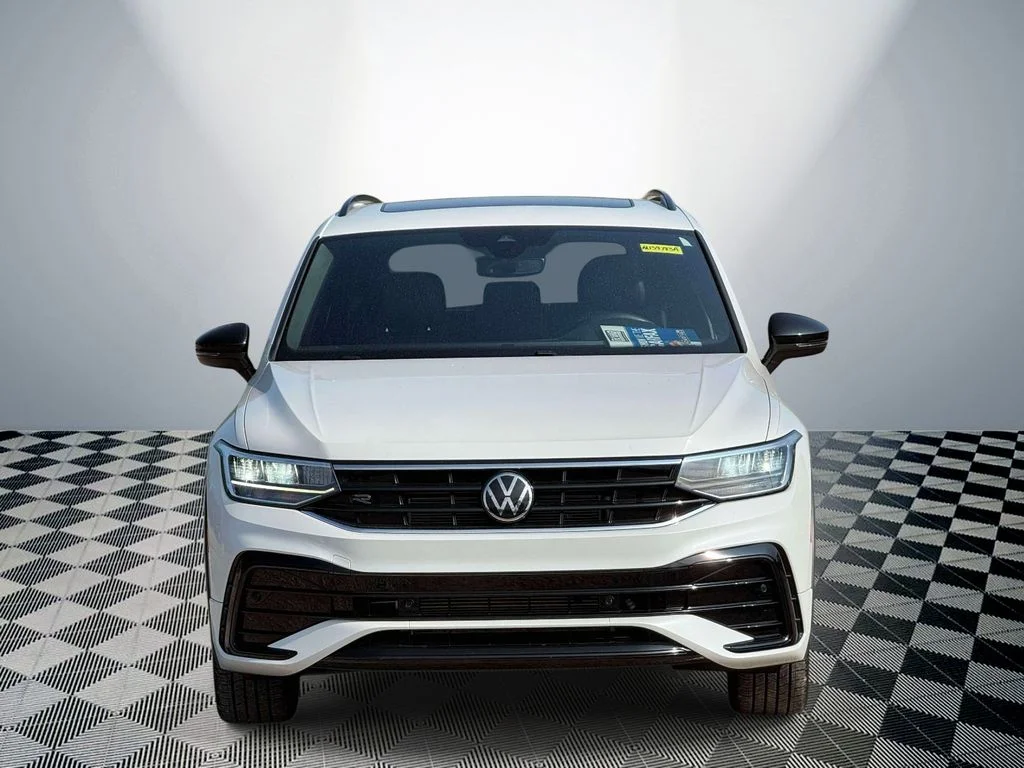 Used 2022 Volkswagen Tiguan SE R-LINE BLACK with VIN 3VVCB7AX3NM139783 for sale in Pinckney, MI
