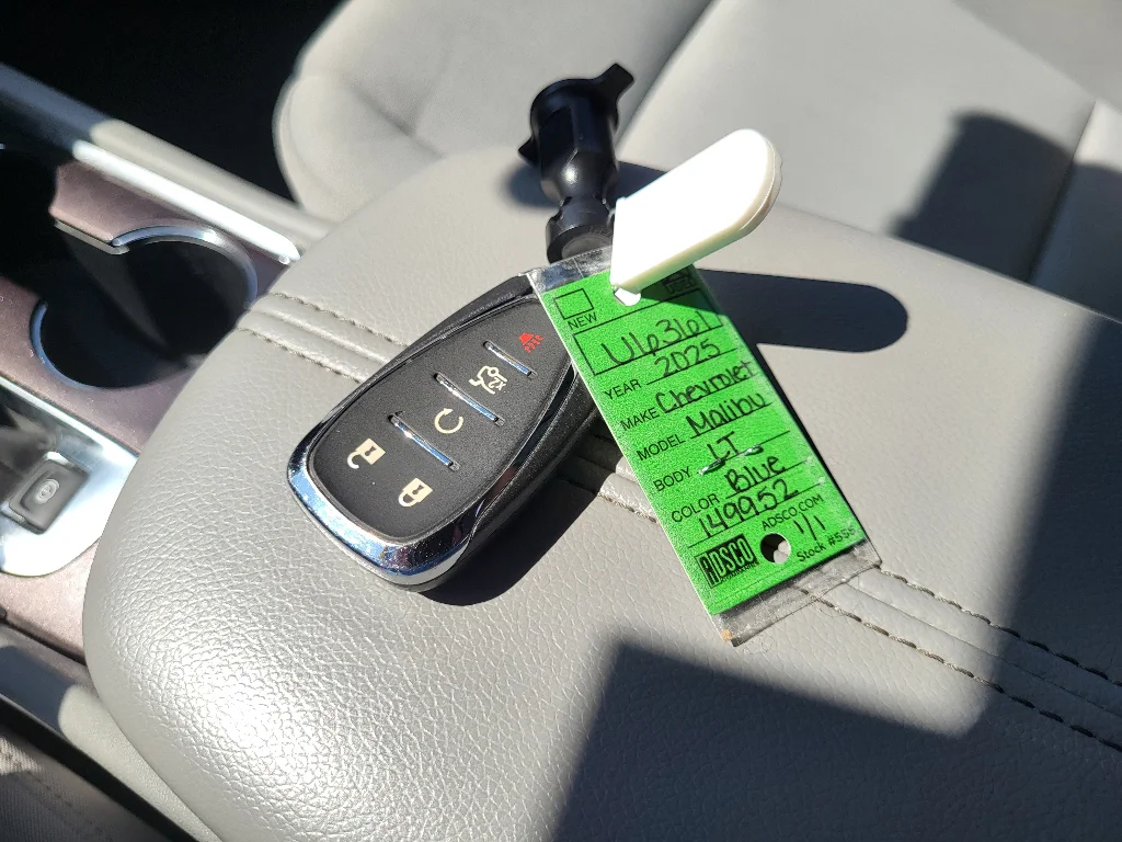 Used 2025 Lakeshore Blue Metallic Chevrolet LT image 27