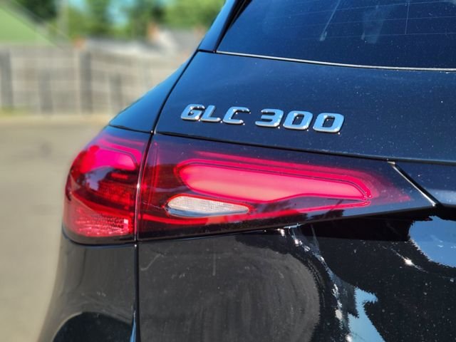 Used 2027 Black Mercedes-Benz GLC 300 image 10