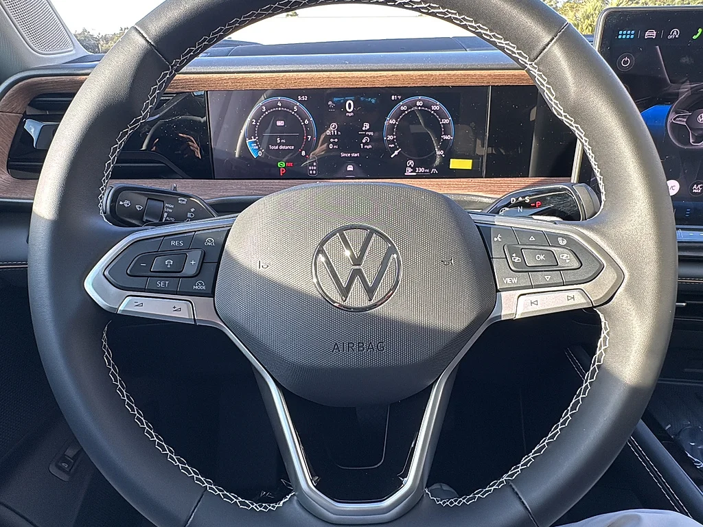 New 2027 Opal White Pearl Volkswagen SE w/Technology FWD image 11