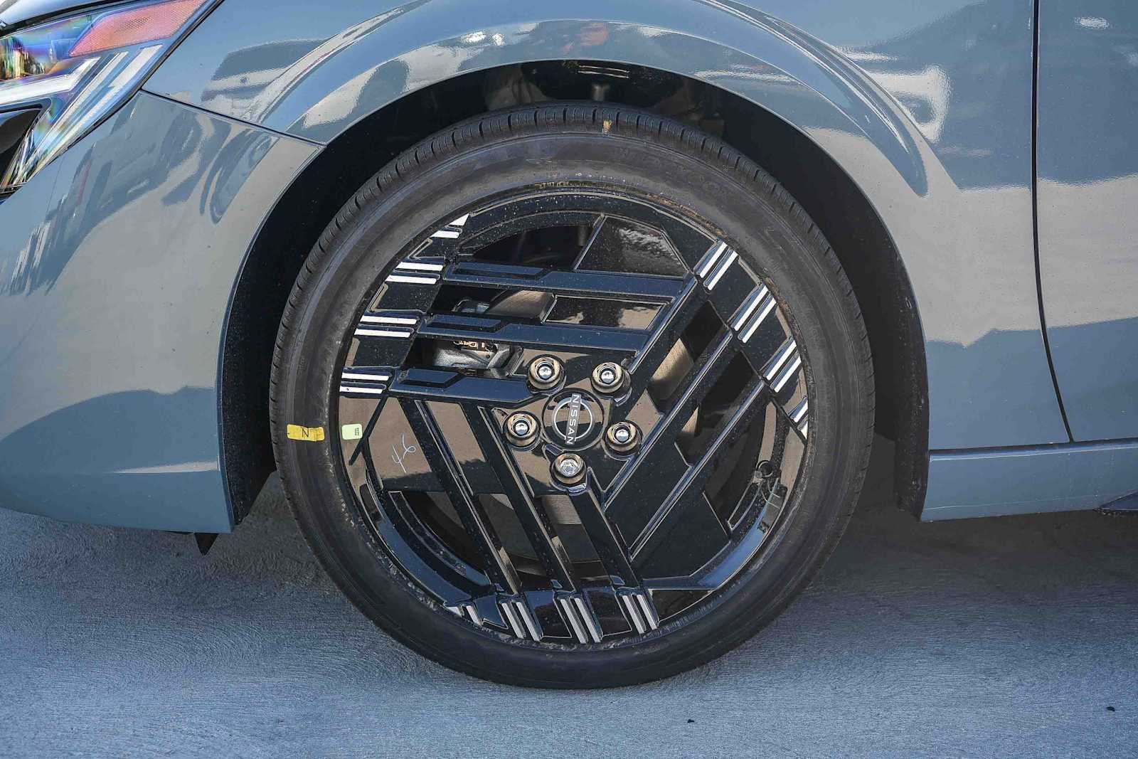 New 2027 Atlantic Gray Metallic / Super Black Two-tone Nissan SR image 11