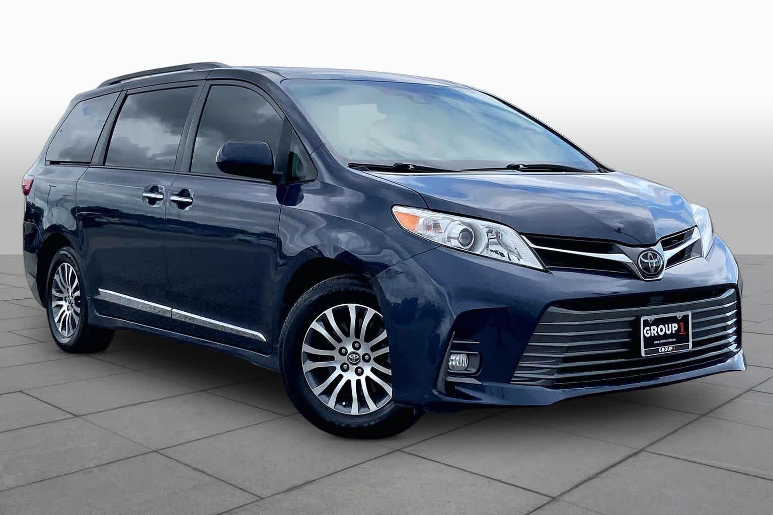 Used 2020 Parisian Night Pearl Toyota XLE Premium image 3