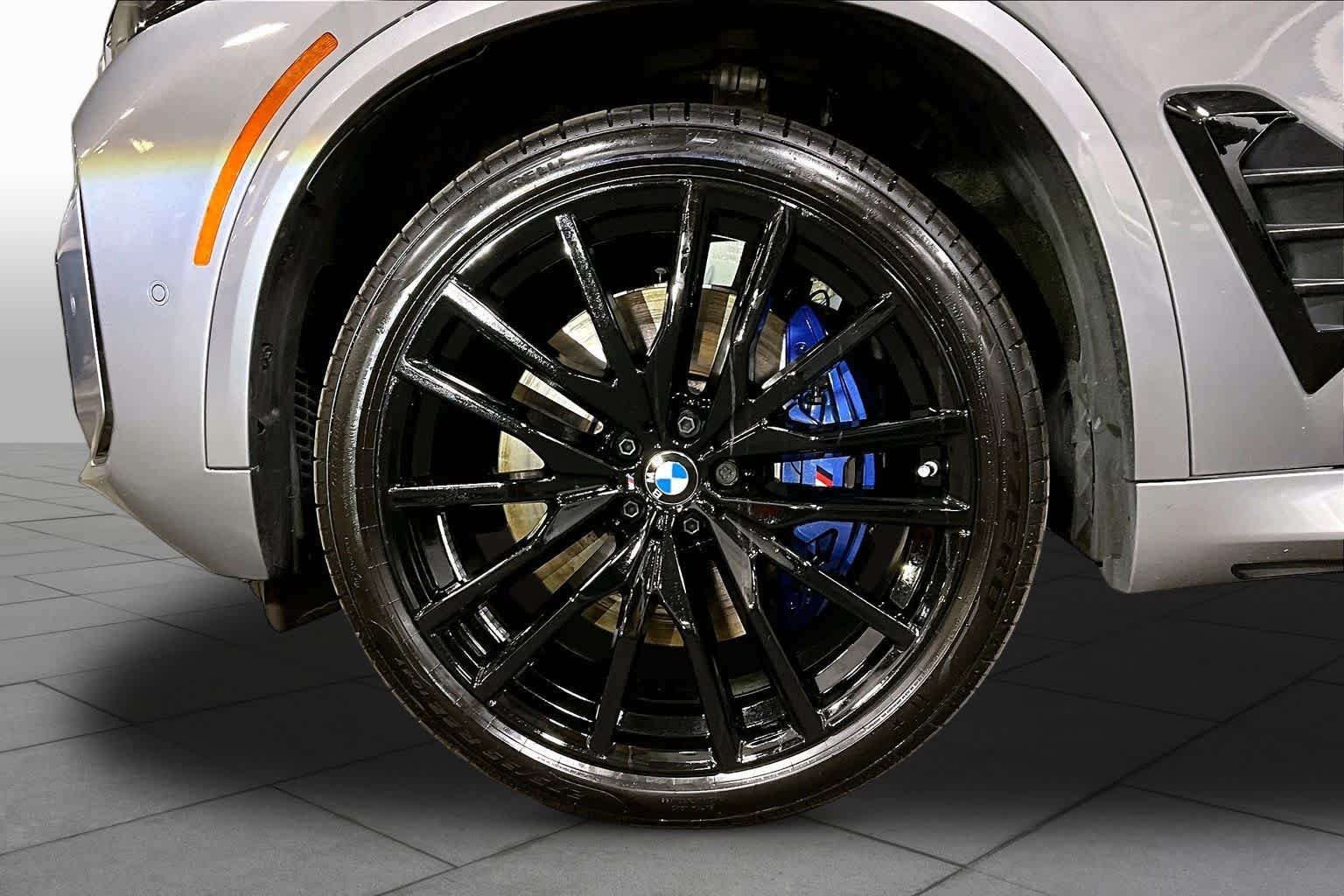 Used 2025 Skyscraper Grey Metallic BMW M60i image 20