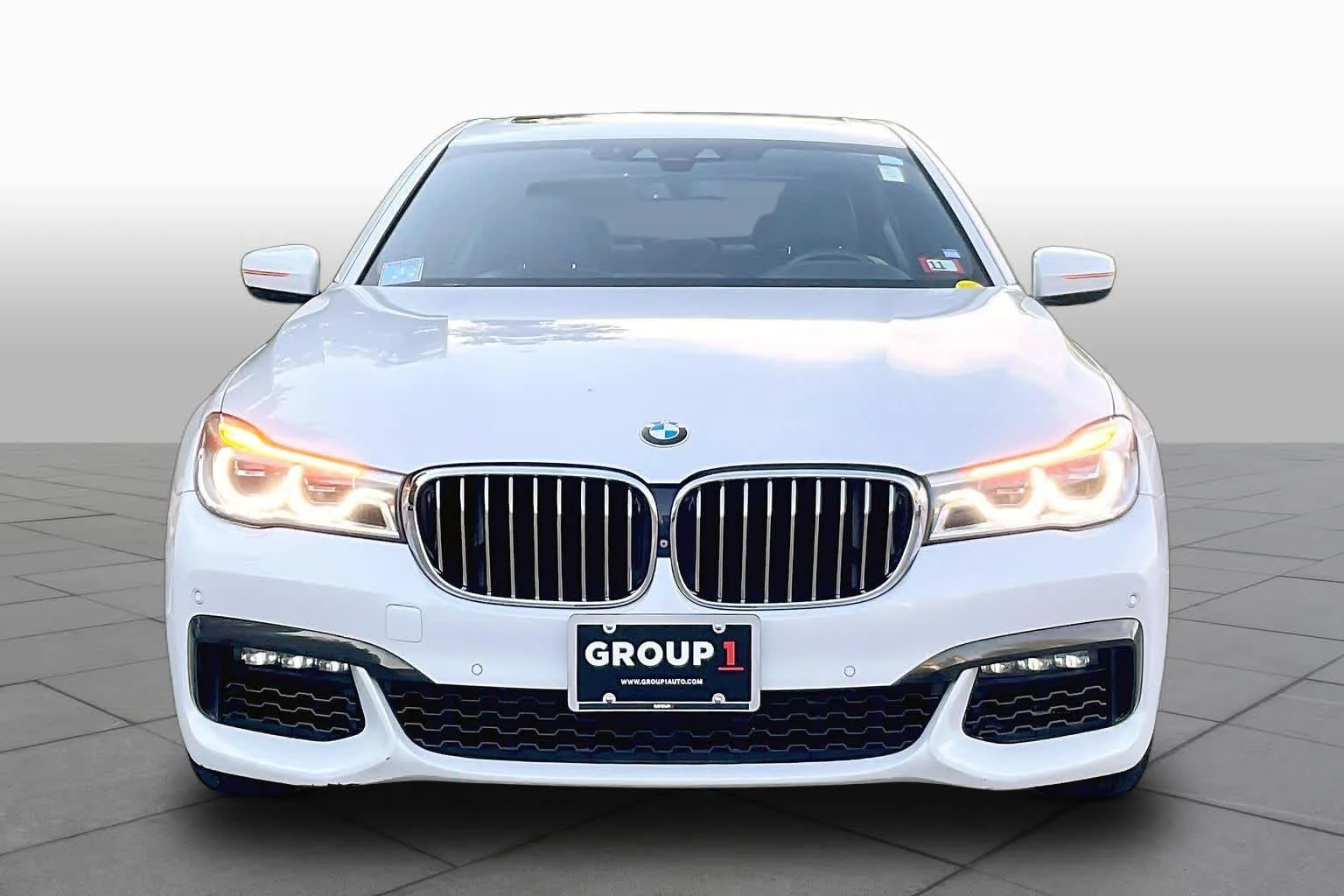 Used 2019 Mineral White Metallic BMW 750i xDrive image 3