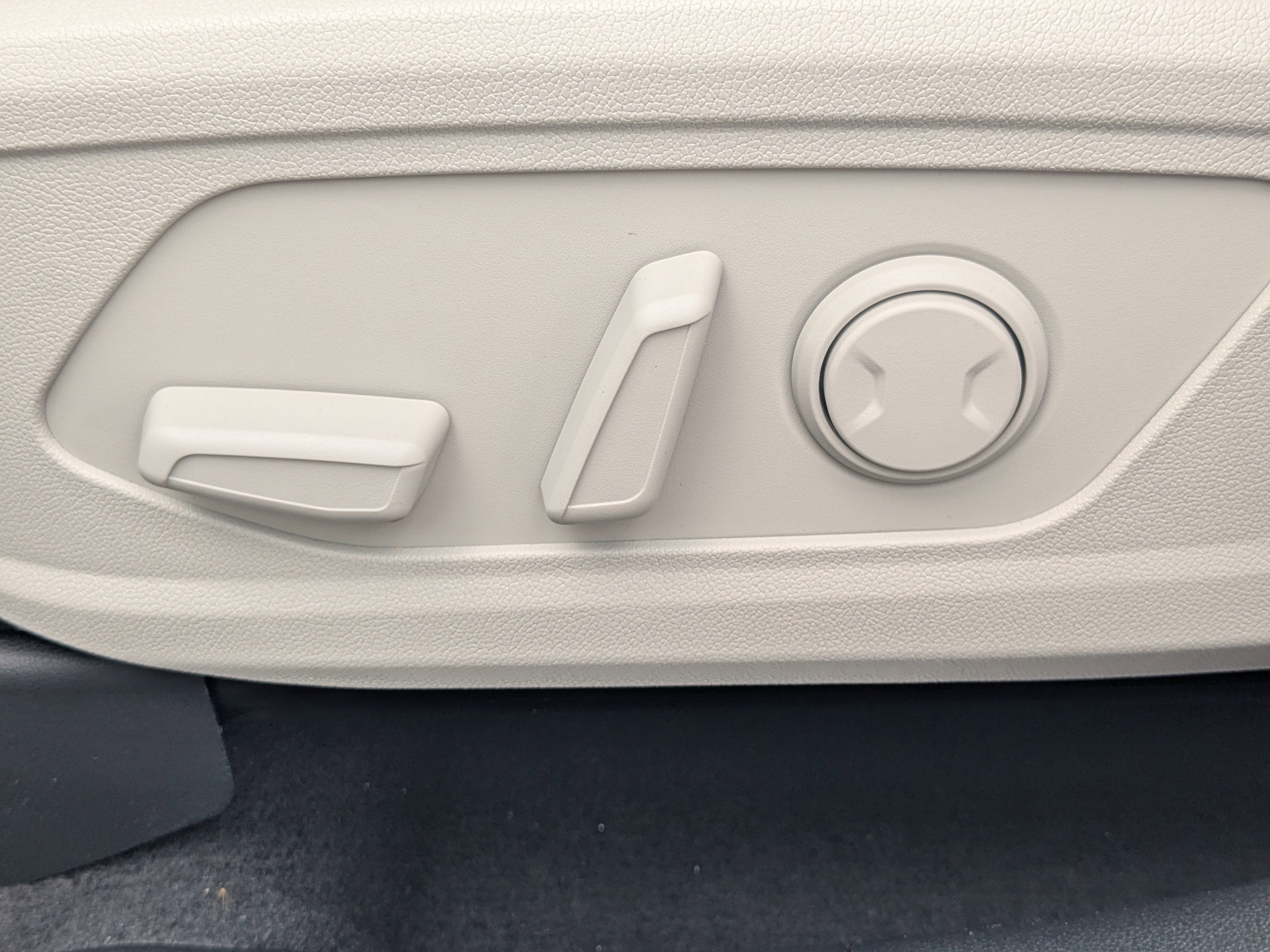 New 2026 Glacial White Pearl Kia EX image 25