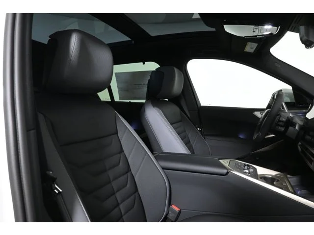 New 2027 Mineral White Metallic BMW 40 xDrive image 28
