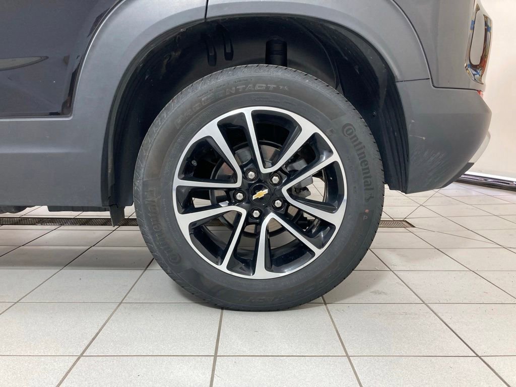 Used 2025 Mosaic Black Metallic Chevrolet LT image 24