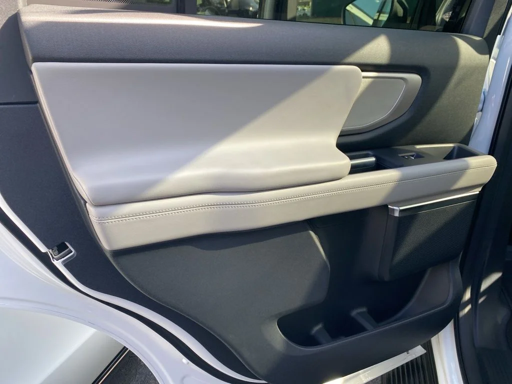 New 2026 Star White Metallic Tri-Coat Ford Active image 36