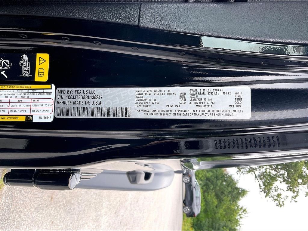 Used 2024 Black Clearcoat Jeep Mojave image 31